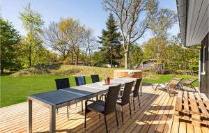 6 Bedroom Nice Home In Glesborg