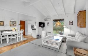 Lovely Home In Væggerløse With Wifi