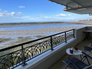 Appartements Appartement avec Piscine et Parking, 2 Pieces a Port-Guillaume - FR-1-487-347 : photos des chambres