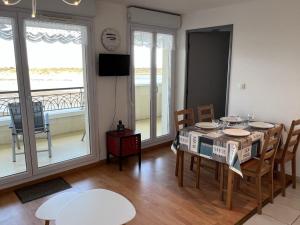 Appartements Appartement avec Piscine et Parking, 2 Pieces a Port-Guillaume - FR-1-487-347 : photos des chambres