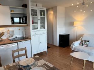 Appartements Appartement avec Piscine et Parking, 2 Pieces a Port-Guillaume - FR-1-487-347 : photos des chambres