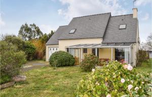 Maisons de vacances Stunning home in Trbeurden with 4 Bedrooms : photos des chambres