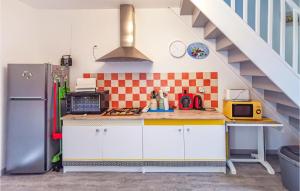 Maisons de vacances Awesome Home In Selles-Saint-Denis : photos des chambres