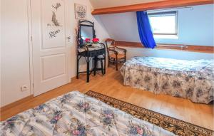 Maisons de vacances Amazing Home In Selles-saint-denis With Wifi And 2 Bedrooms 2 : photos des chambres