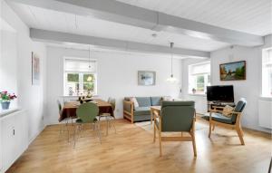 2 Bedroom Cozy Home In Tønder