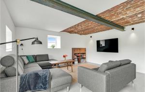 7 Bedroom Stunning Apartment In Varde