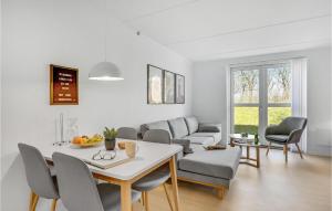 Cozy Home In Lemvig With Wifi