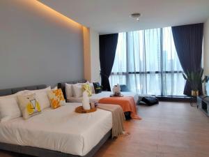 Bangsar Trade Center Studio 4pax I HomeBrickz