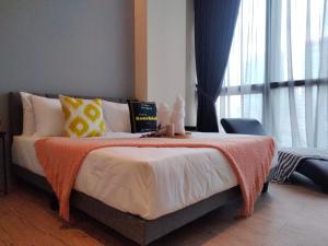 Bangsar Trade Center Studio 4pax I HomeBrickz