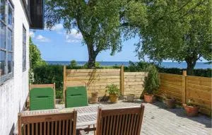 2 Bedroom Cozy Home In Nexø - Gadeby