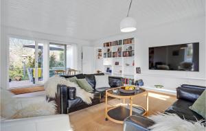 4 Bedroom Beautiful Home In Ebeltoft