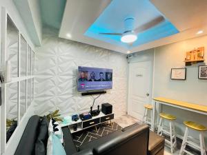 The PAD Staycation 2BR Condo with PS4, Netflix, WIFI