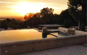 Maisons de vacances Amazing Home In Bollne With Outdoor Swimming Pool, Wifi And 2 Bedrooms 2 : photos des chambres