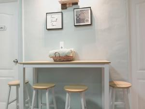 The PAD Staycation 2BR Condo with PS4, Netflix, WIFI