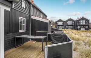 Cozy Home In Juelsminde With Kitchen