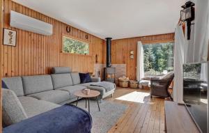 Awesome Home In Højby With Wifi