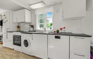 Cozy Home In Væggerløse With Wifi