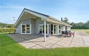 Nice Home In Hovborg With Sauna