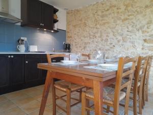 Appartements Du vert & du bon air - Linge maison inclus - Parking Prive Gratuit - Centre ville Bergerac 10mn - Domaine Bellevue Cottage en Perigord : Appartement 2 Chambres - Vue sur Jardin