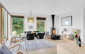 Beautiful Home In Faaborg With Kitchen