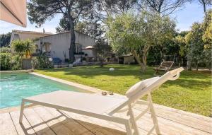 Maisons de vacances 3 Bedroom Awesome Home In Lambesc : photos des chambres