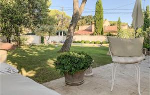 Maisons de vacances Beautiful Home In Lambesc With Outdoor Swimming Pool, Wifi And 3 Bedrooms 2 : photos des chambres