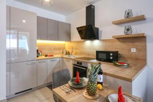 Apartments Luna with free parking