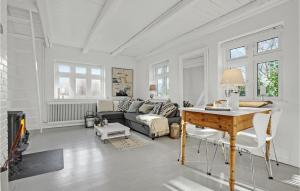 2 Bedroom Beautiful Home In Ebeltoft