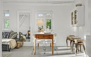 2 Bedroom Beautiful Home In Ebeltoft