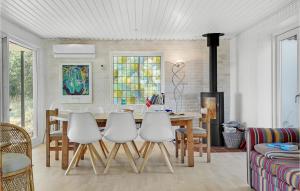 4 Bedroom Nice Home In Knebel