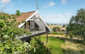 4 Bedroom Nice Home In Knebel