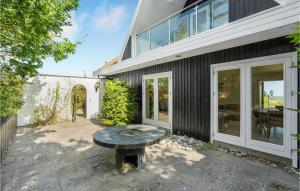 4 Bedroom Nice Home In Knebel