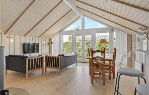 3 Bedroom Cozy Home In Børkop