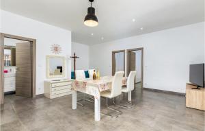 Nice Apartment In Vodnjan With Kitchen