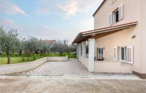 Nice Apartment In Vodnjan With Kitchen