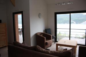 Appartements Vue imprenable sur Lac de Serre-Poncon a Chorges : appt prestige 8 pers : photos des chambres