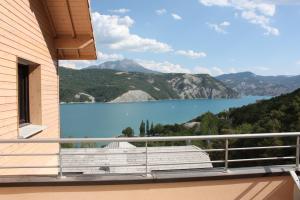 Appartements Vue imprenable sur Lac de Serre-Poncon a Chorges : appt prestige 8 pers : photos des chambres