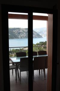 Appartements Vue imprenable sur Lac de Serre-Poncon a Chorges : appt prestige 8 pers : photos des chambres