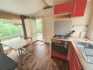 Maisons de vacances Gite en Provence - le Grand Sureau : photos des chambres