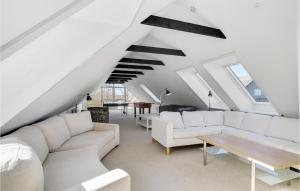 Gorgeous Home In Højslev With Wifi