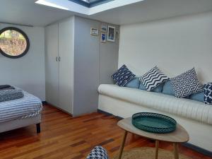 Appartements Appartement atypique independant sur peniche : photos des chambres