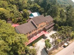 巴约中心酒店＆餐厅 - Rejeng