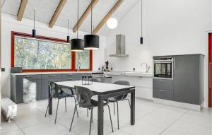 Lovely Home In Grenaa With Wifi