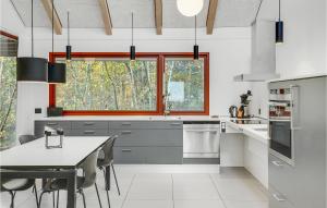 Lovely Home In Grenaa With Wifi