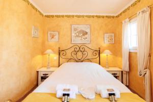 Maisons de vacances Maison De Poupee YourHostHelper : photos des chambres