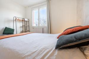 Maisons de vacances Maison confortable, terrasse et jardin a Amiens : photos des chambres