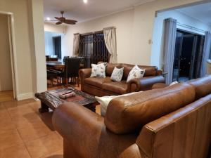 11-on-RobRoy calming space with 3 bedrooms&pool