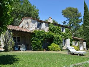 Maisons de vacances Attractive holiday home in Tourrettes with private pool : photos des chambres