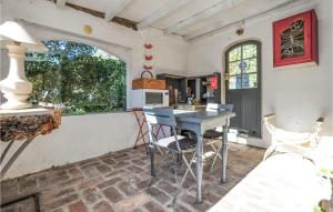 Maisons de vacances Nice Home In Le Plan-De-La-Tour : photos des chambres