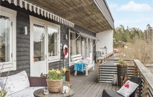 Cozy Home In Trosa With House Sea View